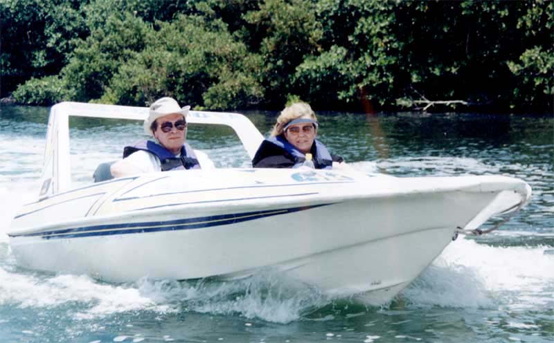 mom&dad-speedboat